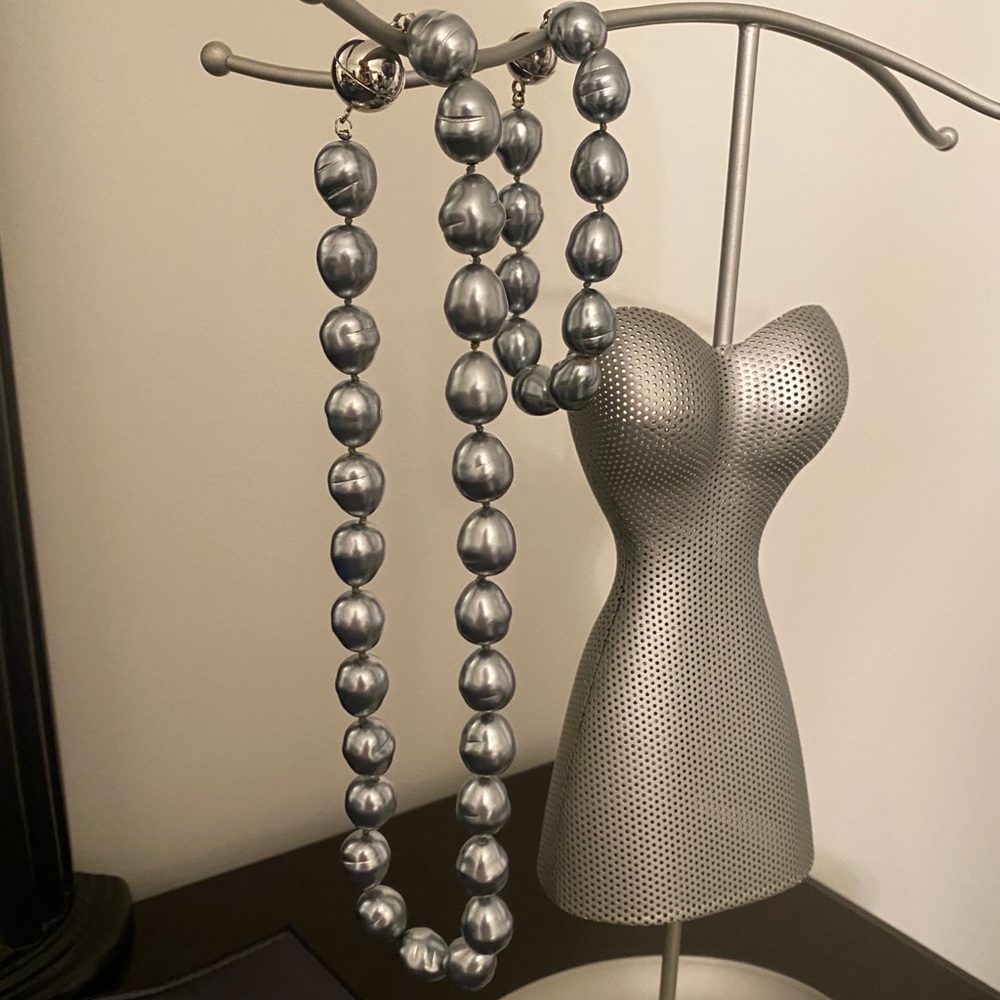 Pearl necklace and bracelet